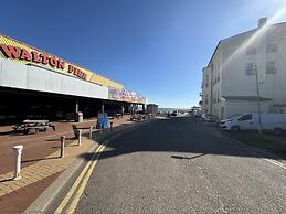 Gorgeous Spacious Apartment With Sea View