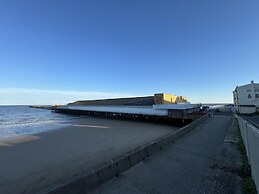 Gorgeous Spacious Apartment With Sea View