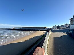 Gorgeous Spacious Apartment With Sea View