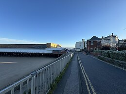 Gorgeous Spacious Apartment With Sea View