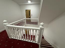 Gorgeous Spacious Apartment With Sea View