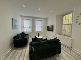 Gorgeous Spacious Apartment With Sea View