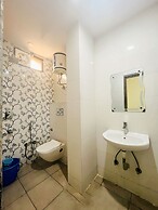 Roomshala 168 Startlight Suites