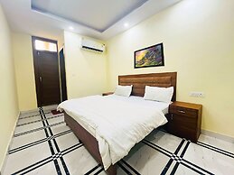 Roomshala 168 Startlight Suites