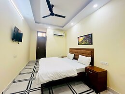 Roomshala 168 Startlight Suites