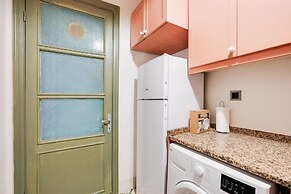 Cozy Flat With Balcony 5 min to Galata Tower