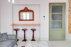Cozy Flat With Balcony 5 min to Galata Tower