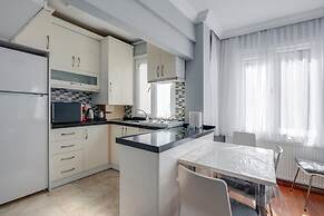 Central Flat w Balcony 5 min to Ortakoy Square