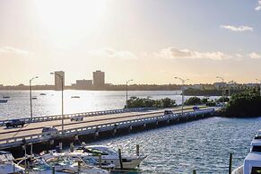 Bayshore Bliss- Cozy Space Pool Views