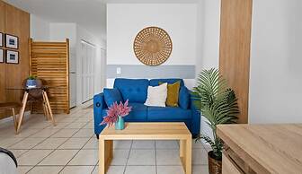 Bayshore Bliss- Cozy Space Pool Views