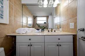 Bayshore Bliss- Cozy Space Pool Views