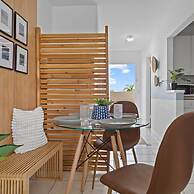 Bayshore Bliss- Cozy Space Pool Views