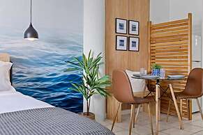 Bayshore Bliss- Cozy Space Pool Views