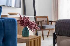 Bayshore Bliss- Cozy Space Pool Views