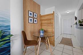 Bayshore Bliss- Cozy Space Pool Views