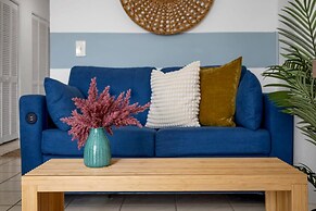 Bayshore Bliss- Cozy Space Pool Views