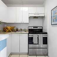 Bayshore Bliss- Cozy Space Pool Views