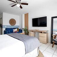 Bayshore Bliss- Cozy Space Pool Views