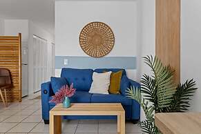 Bayshore Bliss- Cozy Space Pool Views