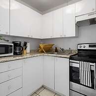 Bayshore Bliss- Cozy Space Pool Views