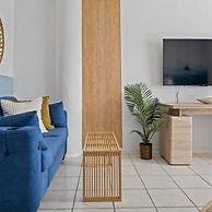 Bayshore Bliss- Cozy Space Pool Views