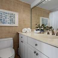 Bayshore Bliss- Cozy Space Pool Views