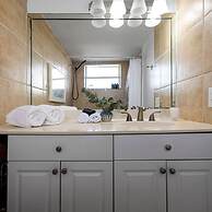 Bayshore Bliss- Cozy Space Pool Views