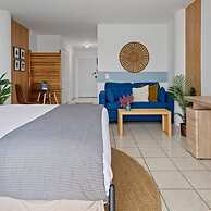 Bayshore Bliss- Cozy Space Pool Views