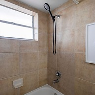 Bayshore Bliss- Cozy Space Pool Views