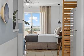 Bayshore Bliss- Cozy Space Pool Views