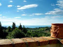 La Pergola, Holiday Home in Tuscany on the Hill and Near the Sea, for 