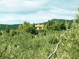 La Pergola, Holiday Home in Tuscany on the Hill and Near the Sea, for 