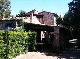 La Pergola, Holiday Home in Tuscany on the Hill and Near the Sea, for 