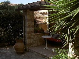 La Pergola, Holiday Home in Tuscany on the Hill and Near the Sea, for 