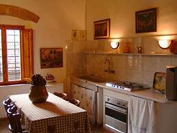 La Pergola, Holiday Home in Tuscany on the Hill and Near the Sea, for 