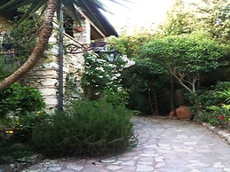 La Pergola, Holiday Home in Tuscany on the Hill and Near the Sea, for 