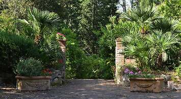 La Pergola, Holiday Home in Tuscany on the Hill and Near the Sea, for 