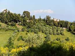 La Pergola, Holiday Home in Tuscany on the Hill and Near the Sea, for 