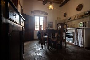 La Pergola, Holiday Home in Tuscany on the Hill and Near the Sea, for 