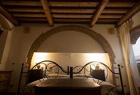 La Pergola, Holiday Home in Tuscany on the Hill and Near the Sea, for 