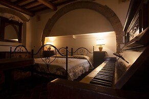 La Pergola, Holiday Home in Tuscany on the Hill and Near the Sea, for 