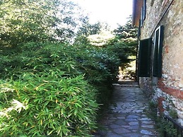 La Pergola, Holiday Home in Tuscany on the Hill and Near the Sea, for 