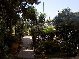 La Pergola, Holiday Home in Tuscany on the Hill and Near the Sea, for 