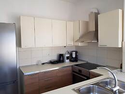 Iriana's Apartments in Center