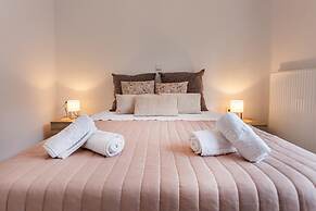 Iriana's Apartments in Center