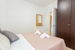 Iriana's Apartments in Center