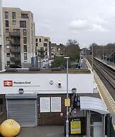 Spacious one Bedroom Apartment With Free Parking