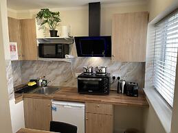 Spacious one Bedroom Apartment With Free Parking