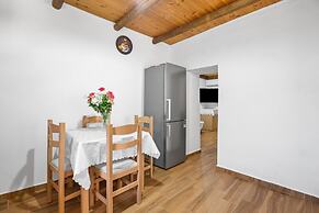 Maria s House With View in Kambos