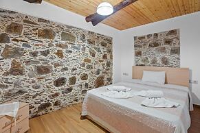 Maria s House With View in Kambos